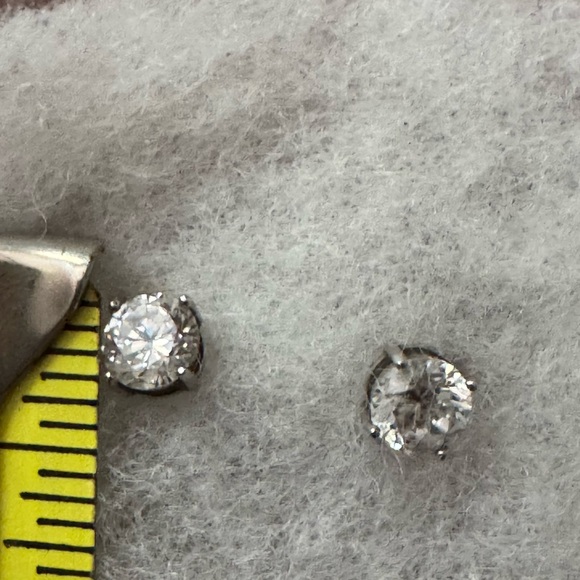 Diamond Stud Earrings Crislu 2ct Silver Cubic Zirconia Gift Box unworn - Picture 5 of 12